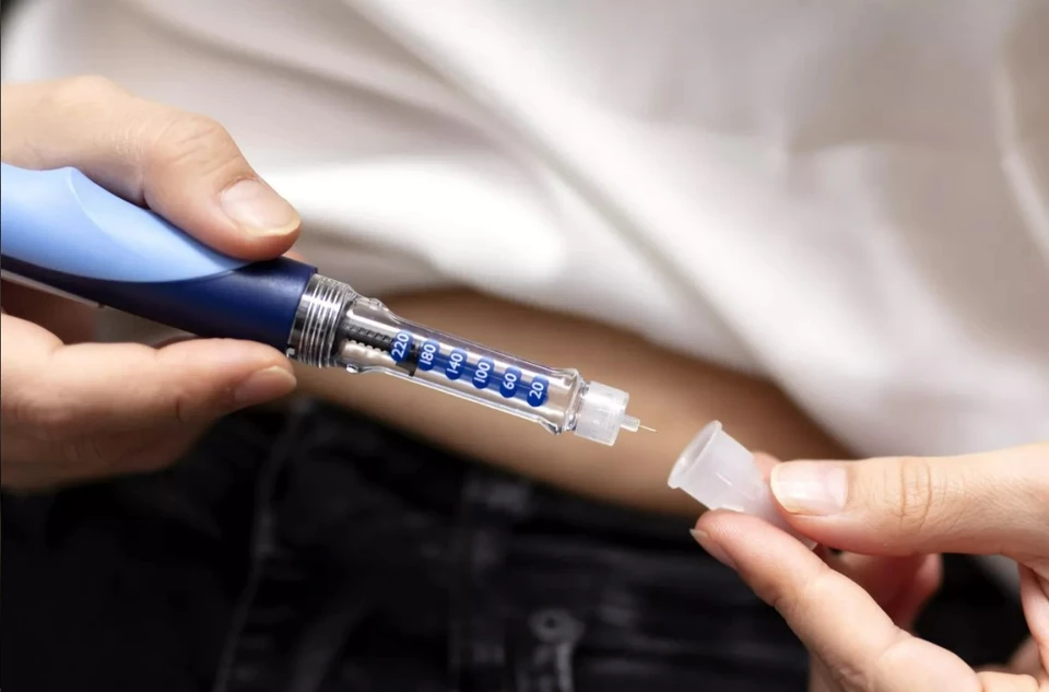 Молодой мужчина в КНР потратил четыре миллиона юаней на инъекции для создания искусственного "красивого пресса". Фото:iStock.com / gece33