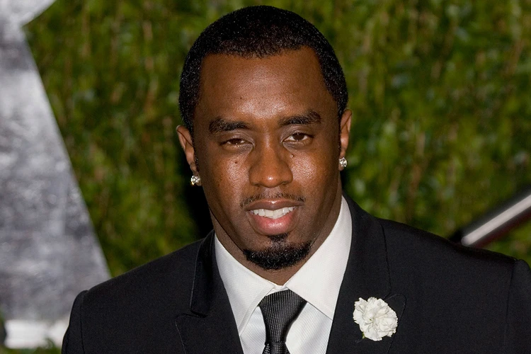 Покаяние по контракту: Рэпер Пи Дидди стал помощником тюремного священника и ждет помилования