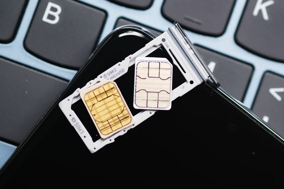В России ввели период охлаждения для SIM-карт. Объясняем, как это работает. Фото: wisely/Shutterstock/Fotodom.