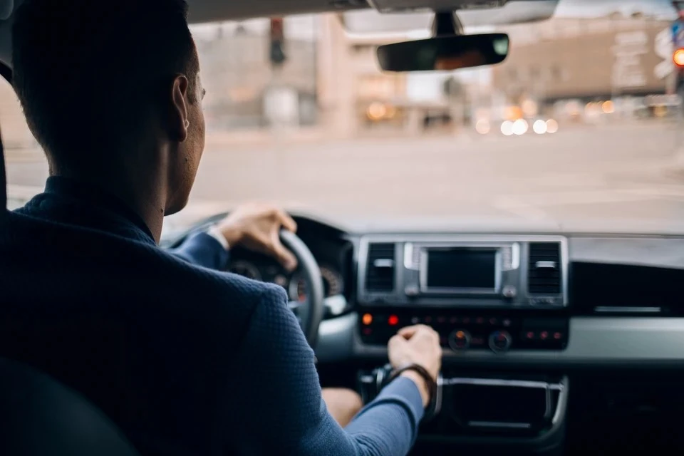 После угрозы оружием женщина заявила, что водитель повезет ее на кладбище. Фото: abitaev.art/Shutterstock/Fotodom