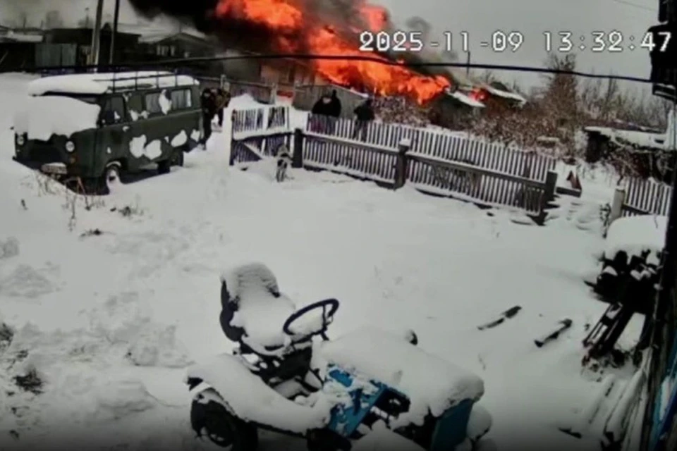 В Кузбассе спасли из горящего дома пятерых детей.