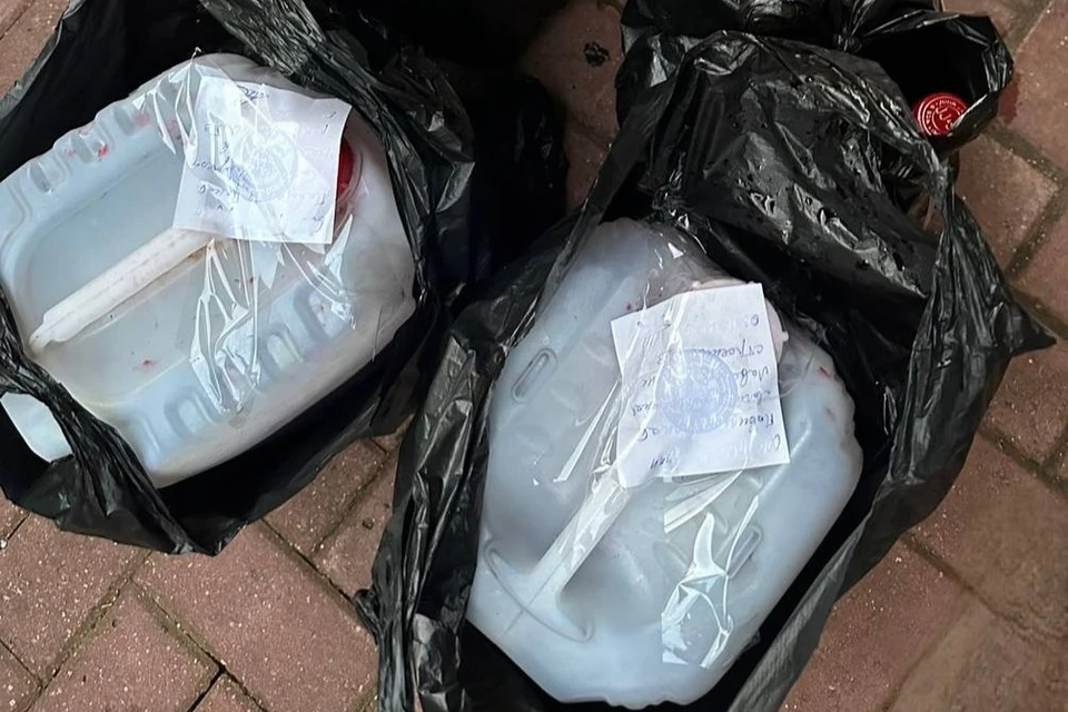 Алкоголь отправили на экспертизу. Фото: пресс-служба УВД по городу Сочи