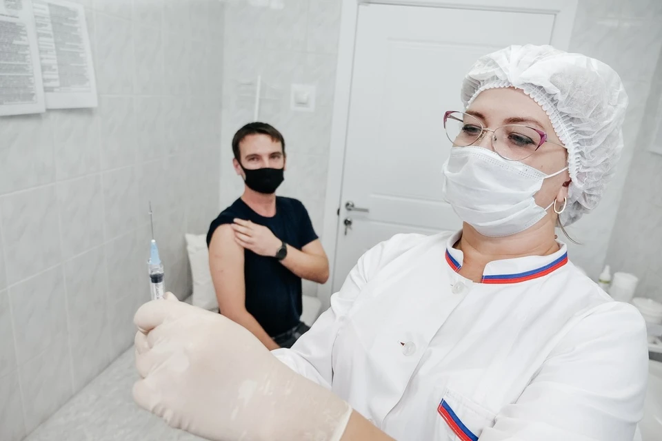 Работу открывшихся в начале сентября пунктов бесплатной вакцинации от гриппа продлили