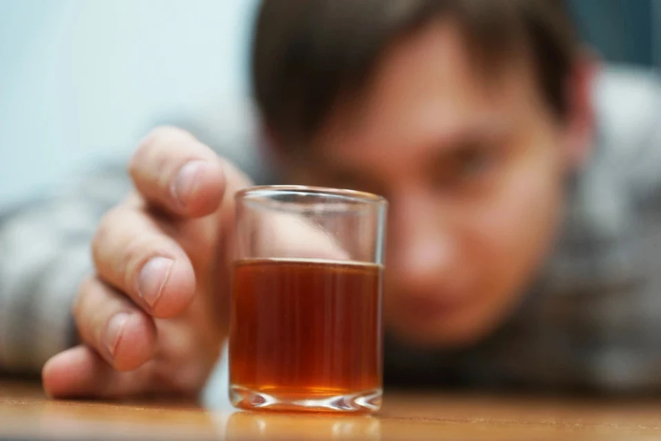 Рост цен на легальный алкоголь толкает людей в теневой сектор.