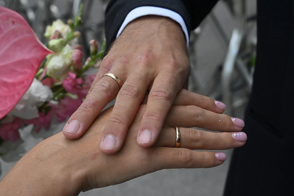 Марина караулила любимого у работы, у дома и даже на лесных тропах