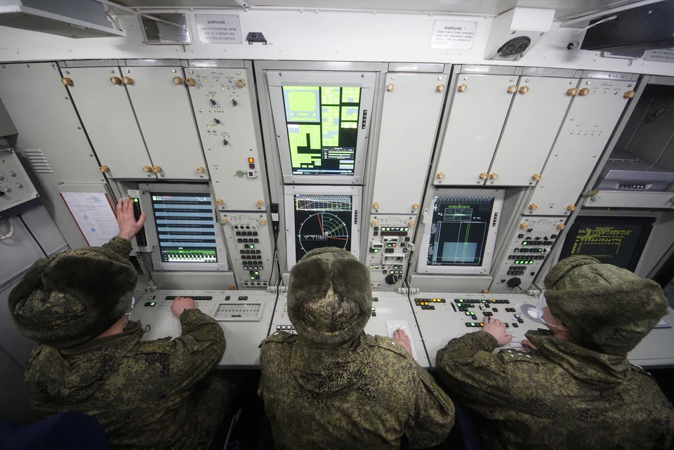 Системы ПВО отслеживают воздушные цели.