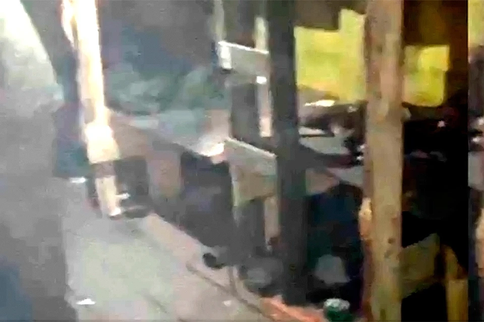 Российские штурмовики показали норы в которых живут на передовой украинские боевики