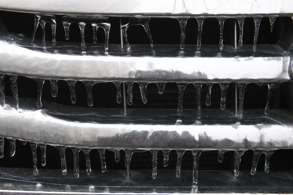 Дорога обледенела после дождя