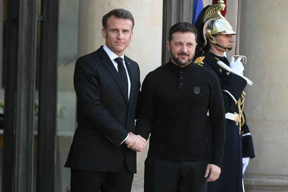 Макрон решил поддержать Зеленского на фоне коррупционного скандала на Украине