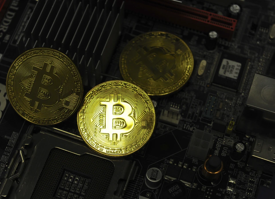 Стоимость биткоина с начала мая опустилась на 7,5% на десятках мировых биржах