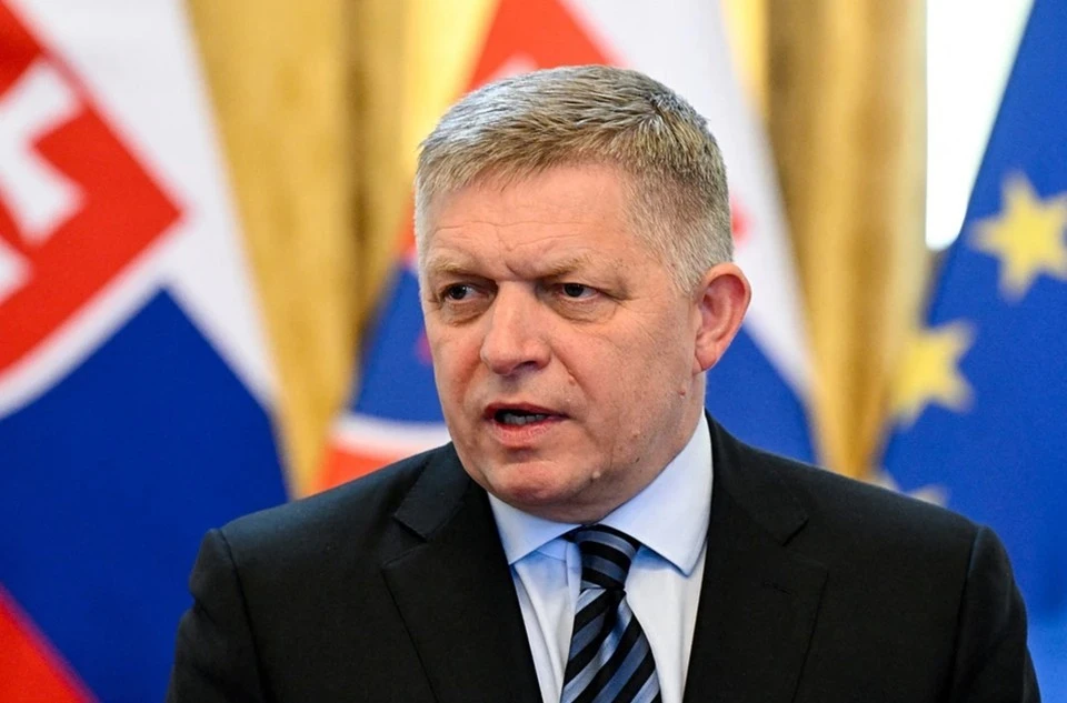 Фицо предложил поддерживающим Киев словацким студентам поехать на Украину