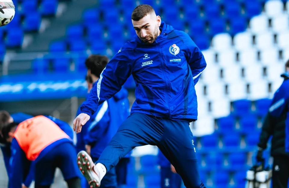 Суммарно в 22 матчах в Саратове у «Факела» пять побед при 13 у «Сокола» и четырех ничьих.