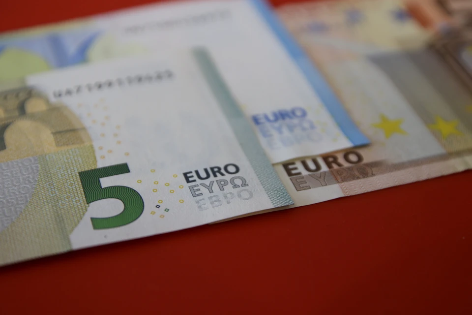 Живущей в Италии тезке Марии Захаровой задерживают зарплату из-за санкций ЕС