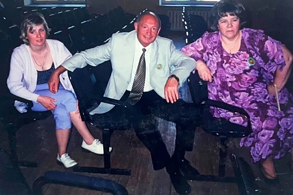 Вадим Менис (в центре) с коллегами по лицею. Фото: ГСУ СК России по Московской области