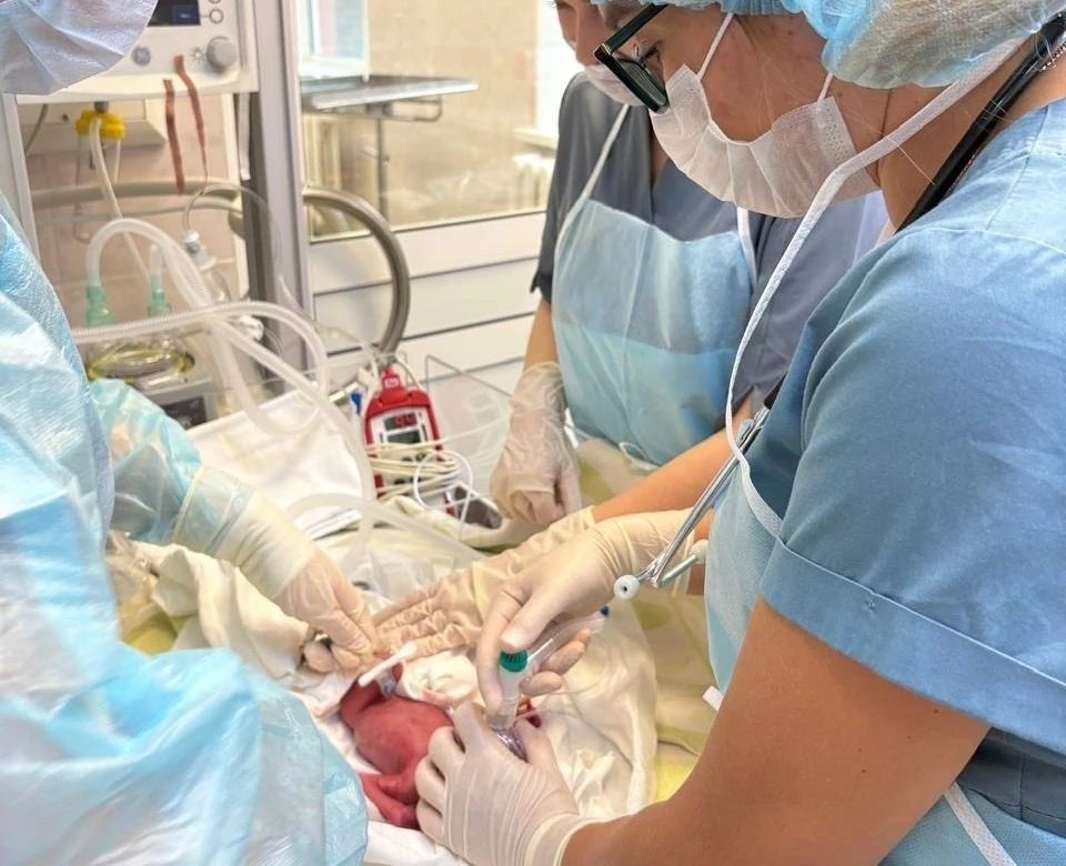 Вес одной из спасеных малышек состовлял всего 440 грамм. Фото: @a.brechalov