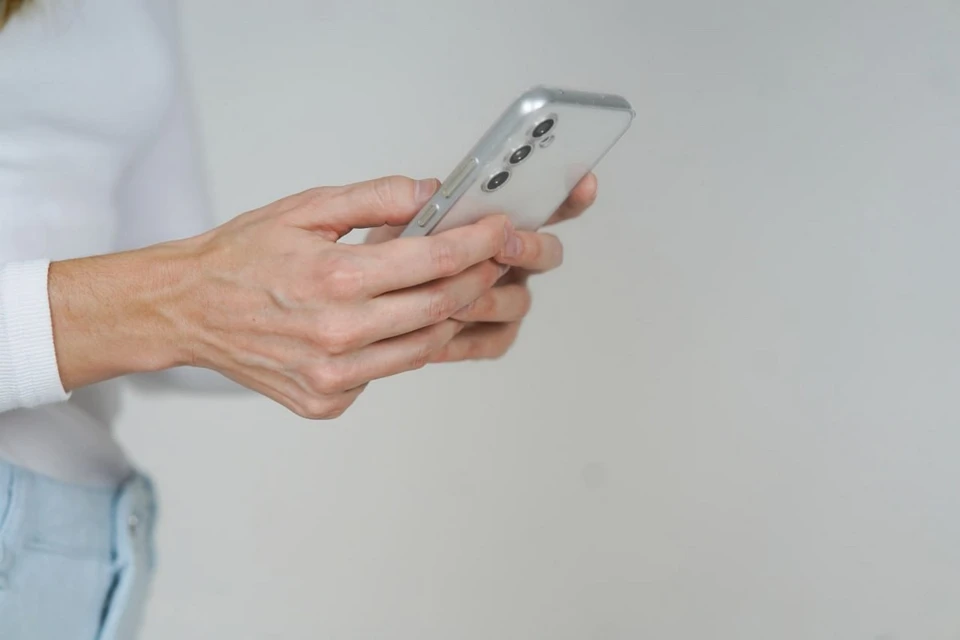 Чиновники просят не звонить им, а писать сообщения