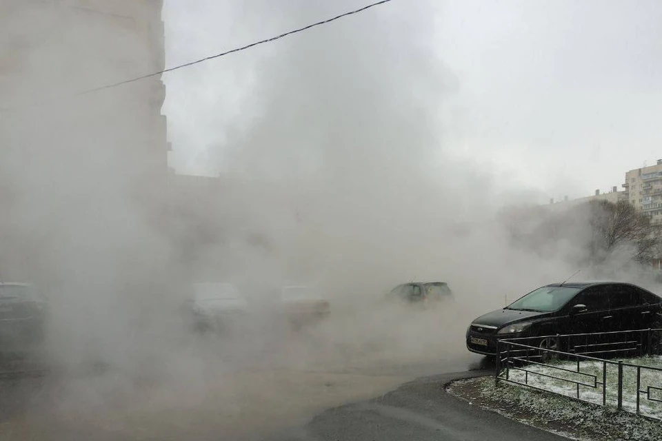 Паром заволокло всю улицу. Фото: t.me/krasnoselarea