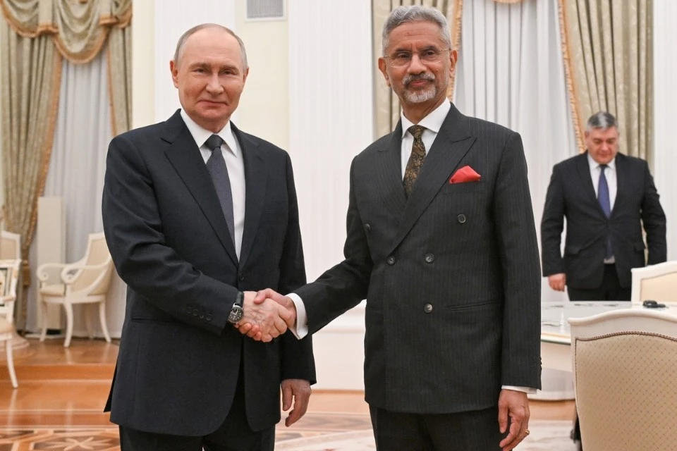 Глава МИД Индии поменял галстук специально для встречи с Путиным