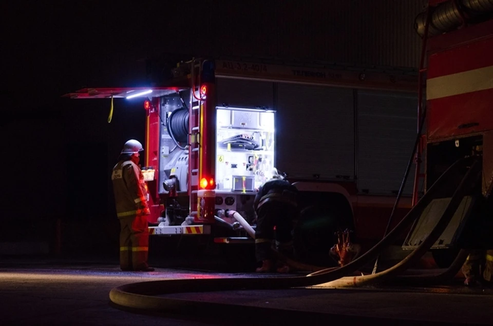 Сообщение о пожаре на парковке поступило в 03.28.