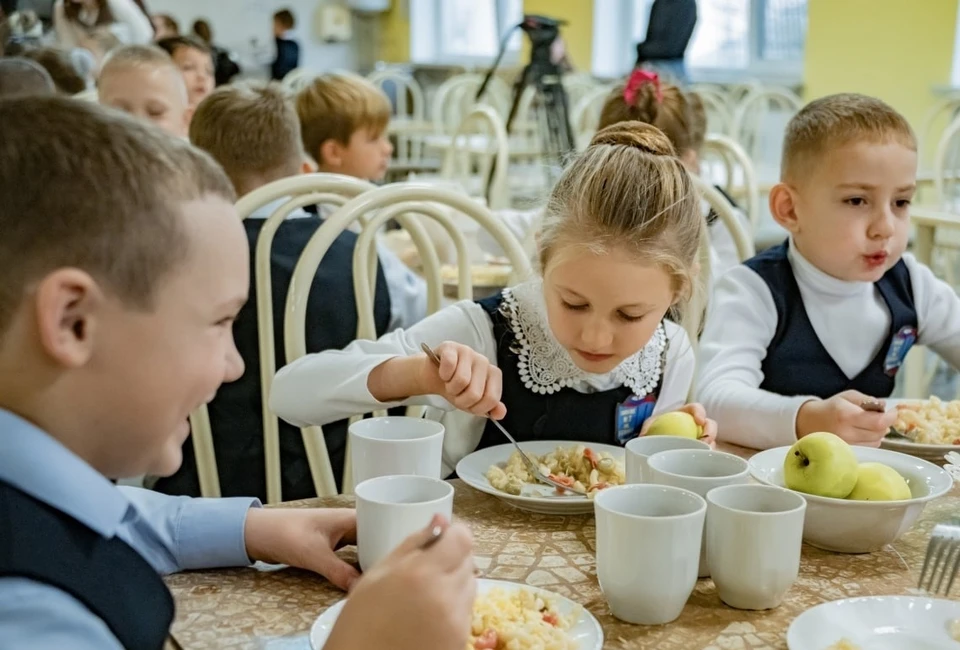 Маленькие гимназисты оценили блюда по достоинству. Фото: sev.gov.ru