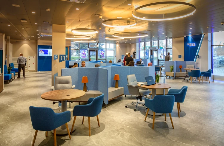 Банковский офис нового формата открылся на ул. Ленинградской в Тольятти