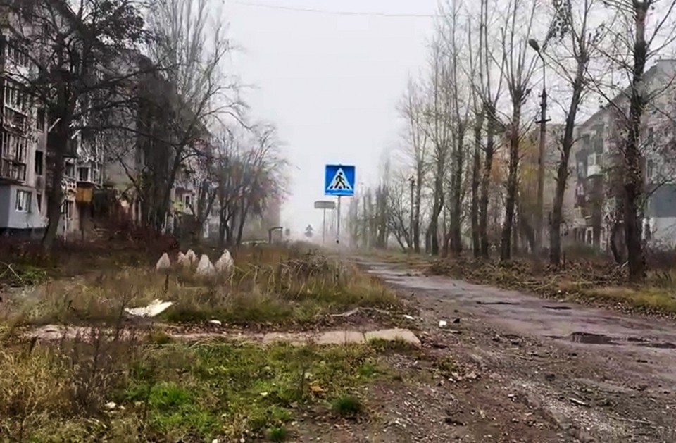 Видео из освобожденного микрорайона Красноармейска показало Минобороны РФ