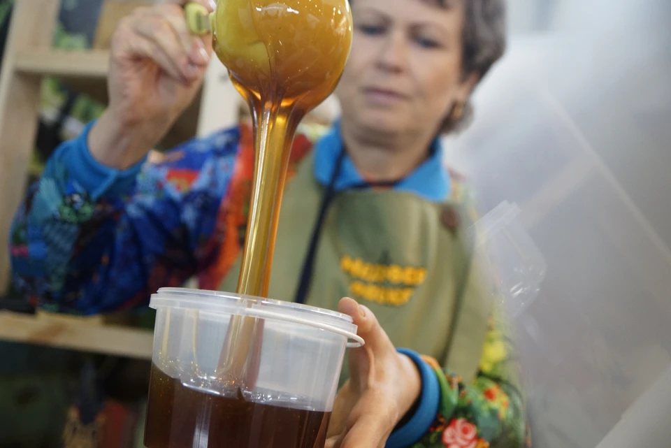 Мед полезен при ОРВИ, но не стоит есть его слишком много.