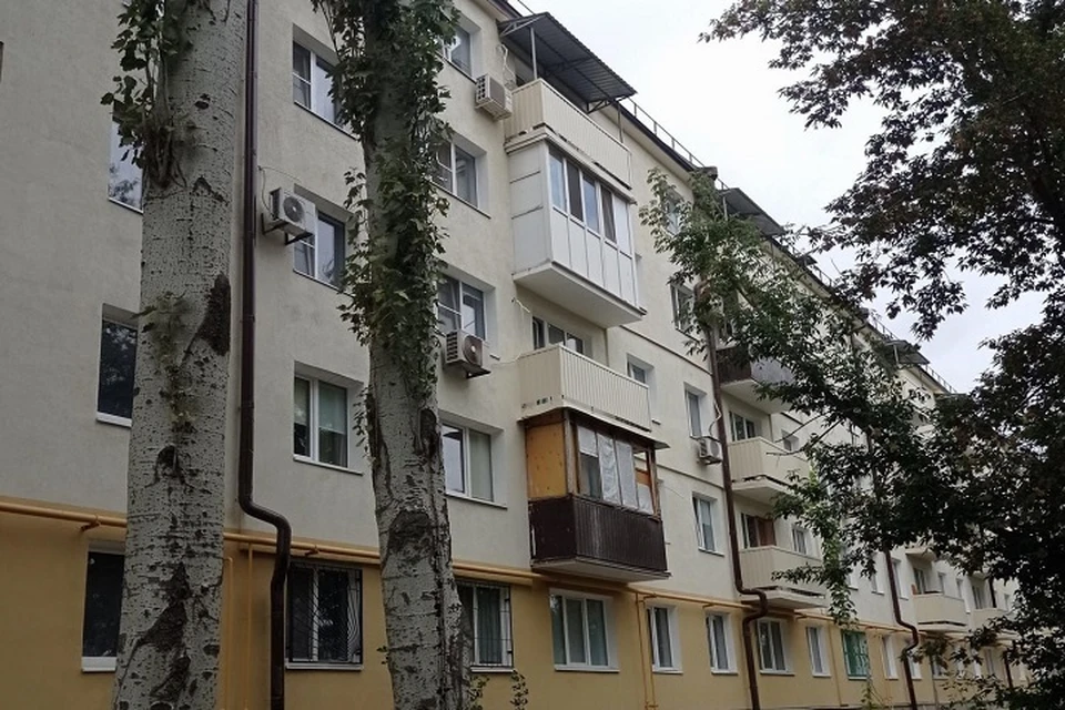 Строители из Подмосковья восстанавливают десятки квартир в Мариуполе. Фото: АГО Мариуполь