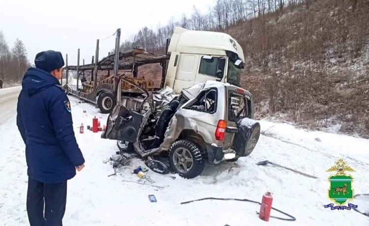 Шансов на жизнь не было: молодая пара погибла в столкновении с автовозом на трассе «Амур»