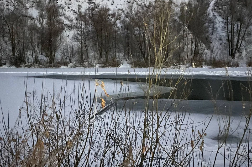 Дети дошли почти до середины реки и провалились под лёд. Фото: СУ СК России по Новосибирской области