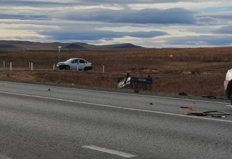 В Хакасии два человека пострадали в перевернувшейся машине. Фото: Госавтоинспекция Хакасии