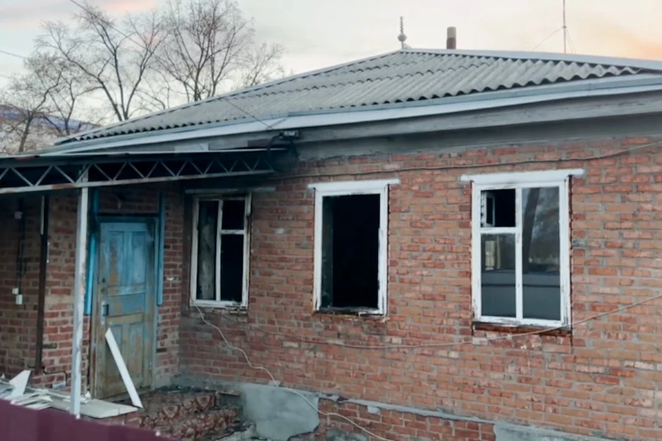 Полицейские заметили огонь и дым со стороны частного дома Фото: кадр из видео