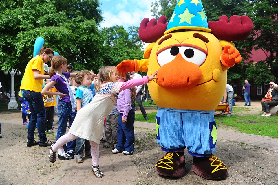 Мероприятия, связанные с календарными датами, - часть образовательной программы в детском саду. Но есть еще и прихоти родителей