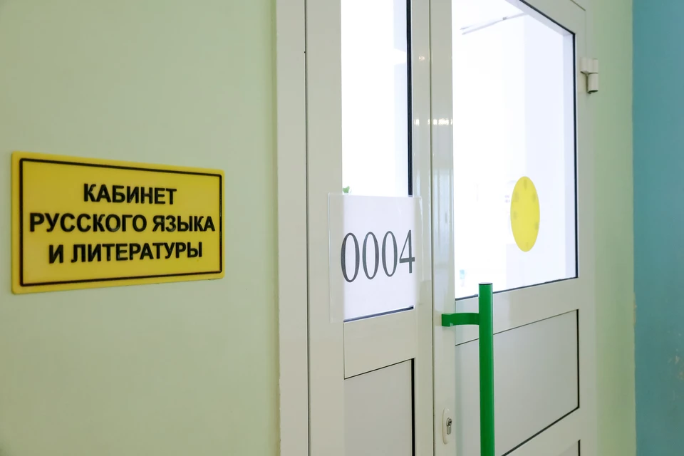 В русском языке насчитывается более 200 тысяч слов