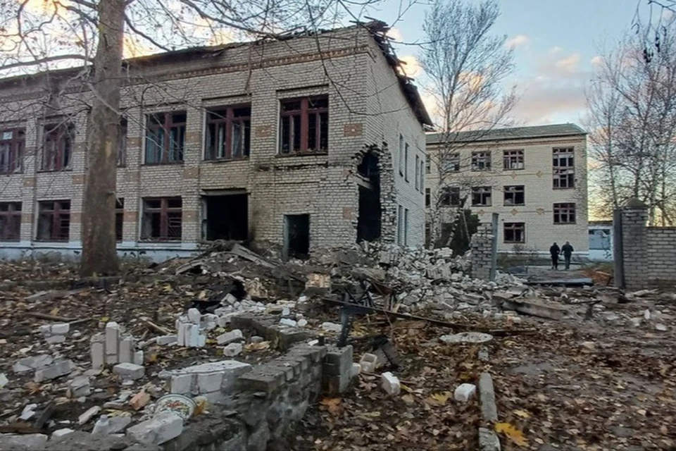 Обстрелом ВСУ повреждена школа в Каховке. Фото: тг-канал Павла Филипчука