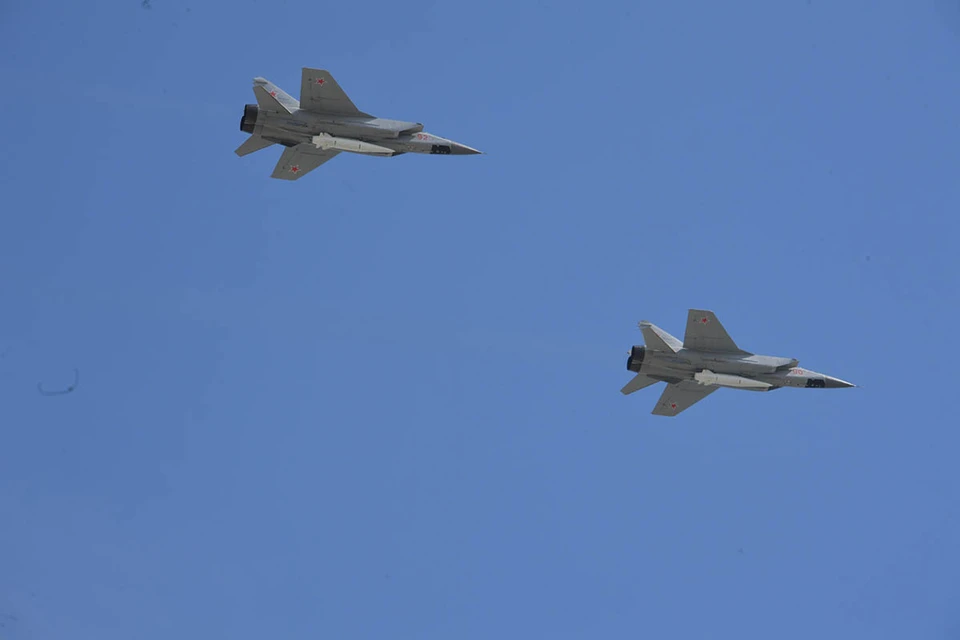 В ведомстве отметили, что удар был нанесен, в том числе, ракетами “Кинжал”.