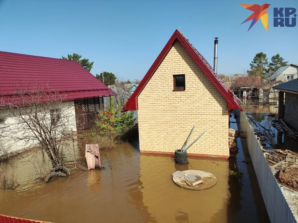 Мужчина обратился в суд, чтобы признать его право на получение единовременной материальной помощи за поврежденный садовый дом.