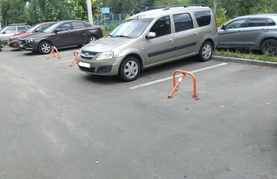 В Ульяновске убрали два незаконных ограничителя парковки и ограждение. ФОТО: тг-канал администрации Ульяновска