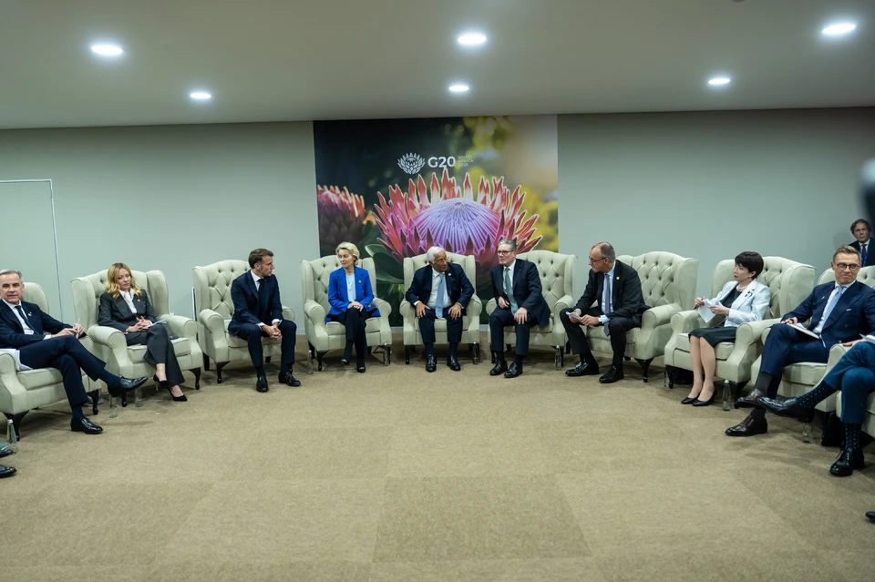 Журналист Райт назвал Британию и ЕС виновными в затягивании конфликта на Украине