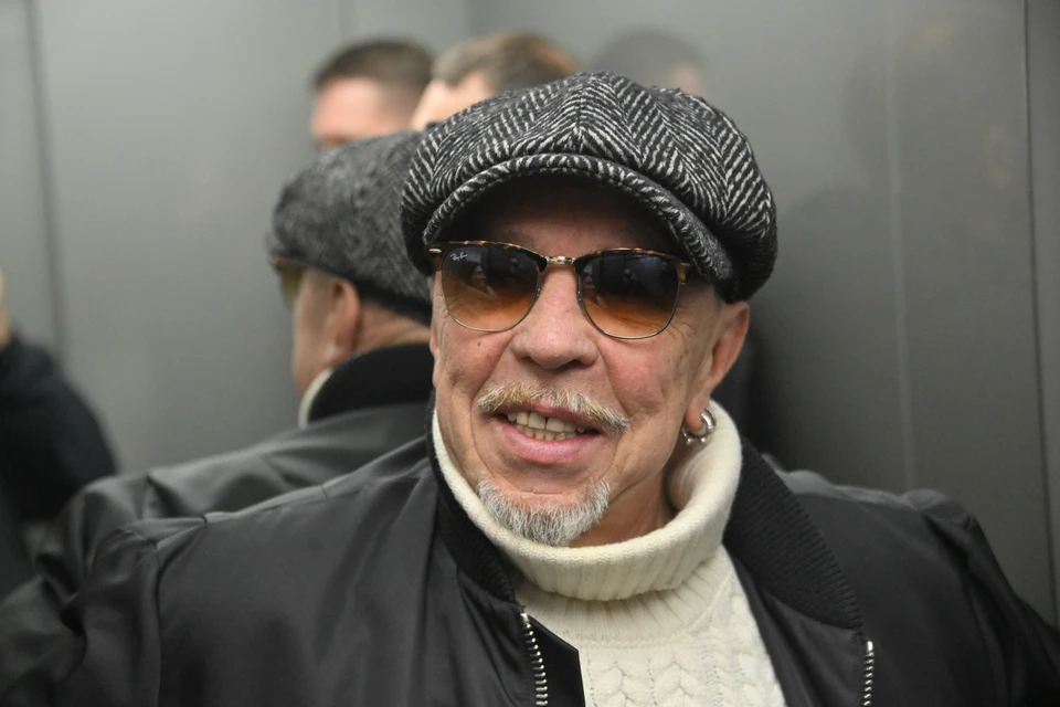 Происходящее сейчас с Пугачевой, по мнению Сукачева, выглядит печально