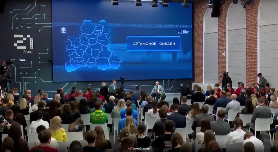 Скриншот трансляции со страницы губернатора Липецкой области Игоря Артамонова в соцсети "Вконтакте".