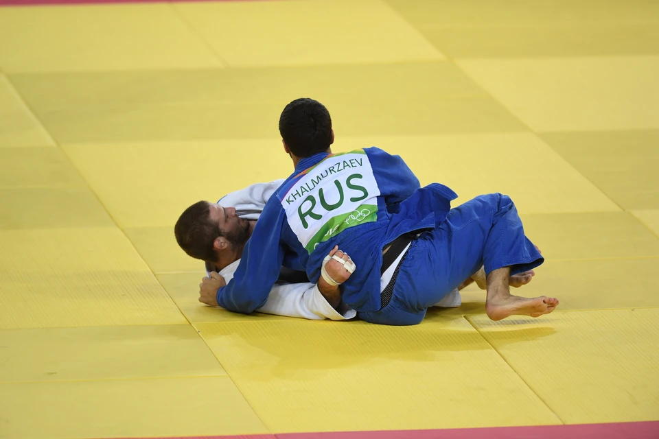 Российским дзюдоистам вернули право выступать под флагом страны
