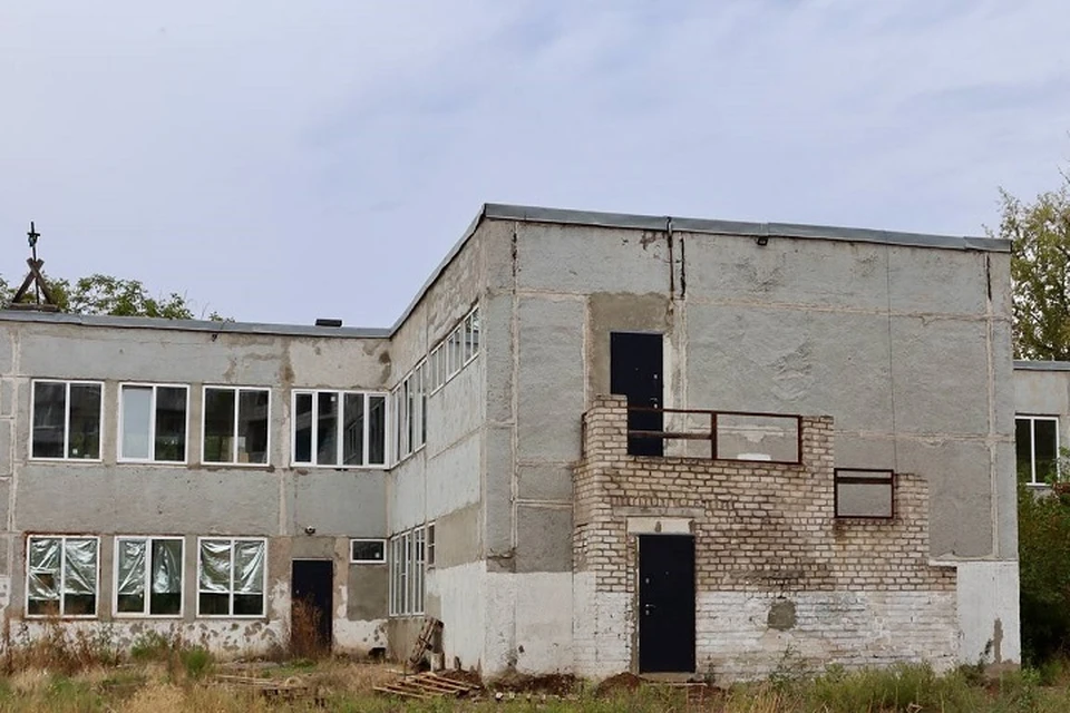 В Мариуполе оценили состояние пострадавшего при боевых действиях детского центра. Фото: УТНКР