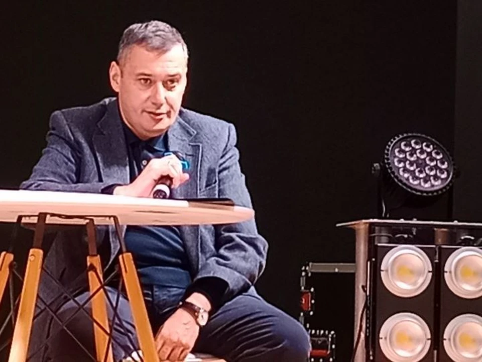 Вопросы журналистов больше касались "мирной" тематики