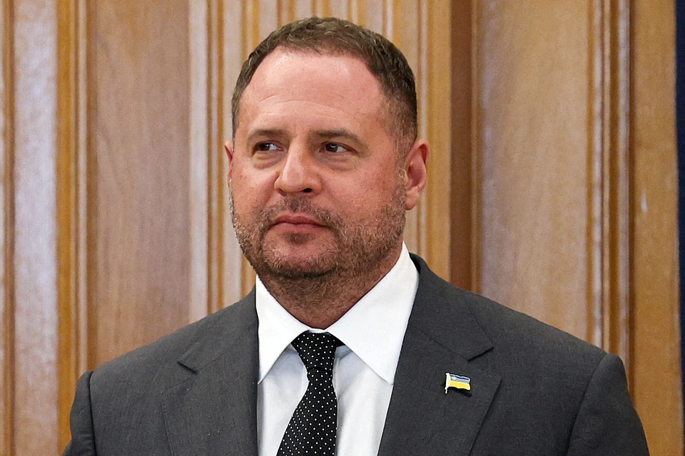 Многие на Украине до сего дня небезосновательно считали Ермака даже более влиятельным человеком, чем президент Зеленский