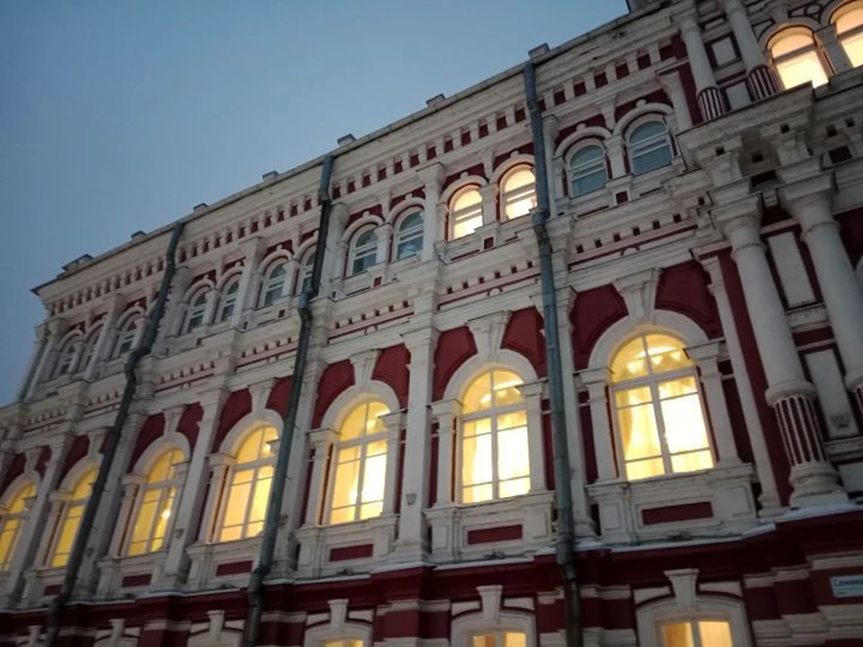 В архитектурный ансамбль Курской крепости входят здание бывшего Дворянского собрания, Братского корпуса, Окружного суда и Башня ограды