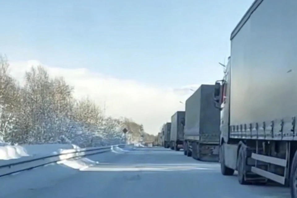 Первый зимний день встретил сибиряков морозами и пробками.