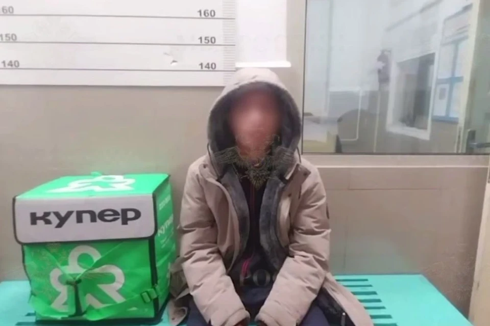 Его поймали на вокзале «Новосибирск-Главный». Фото: стоп-кадр из ролика МВД России по Новосибирской области.