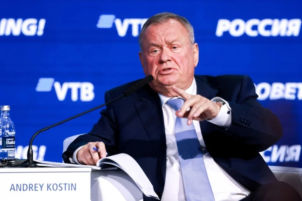 Костин прокомментировал спор банков и маркетплейсов анекдотом про нищего, фото: Владимир Гердо/ТАСС