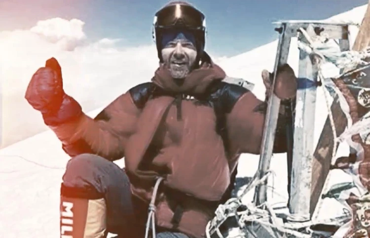 «Парню очень повезло»: стало известно о состоянии альпиниста Романа Мокринского, который шел в одной связке с Наговициной на пике Победы